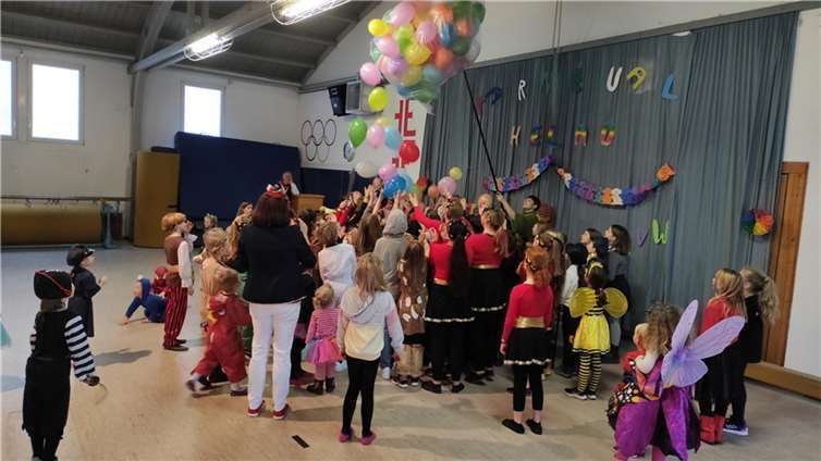 Luftballonregen beim großen Finale.