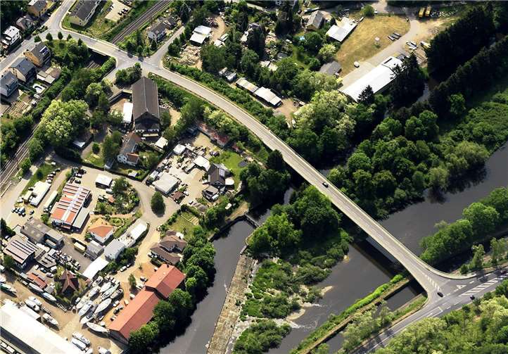 Friedrichssegen an Bundesstraße angeschlossen Luftbild der Brücke von 2011. Slg. Stadtarchiv Lahnstein