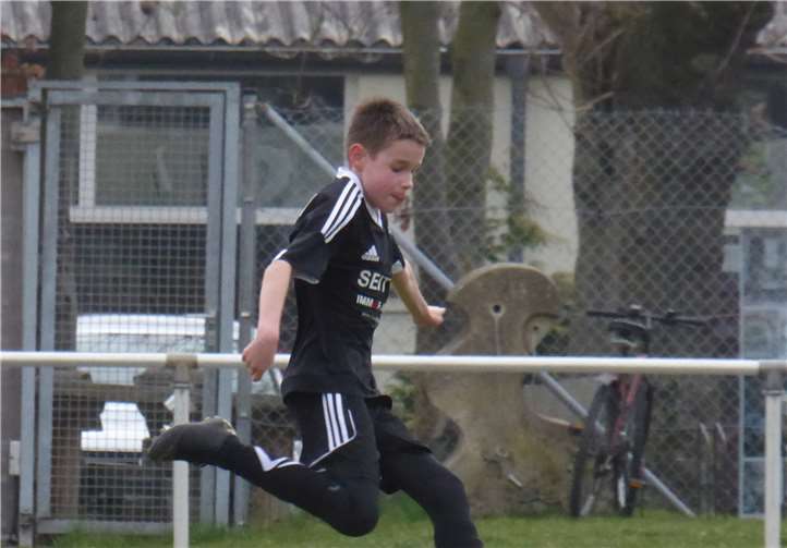 Luis Jagnow holt zum 7:1 aus.