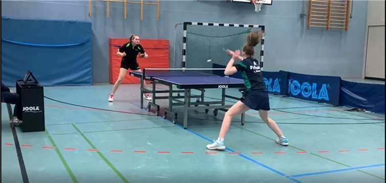 Luisa Düchting (vorne) mit kraftvollem Einsatz.  Foto: privat