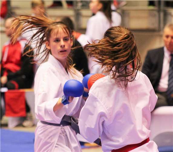 Luisa Hellinger (l.) vom Verein SEN5 in Aktion.Bernd Krüger