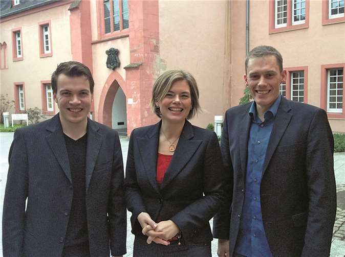 Lukas Brachtendorf, Julia Klöckner und Martin Reis (v.l.n.r.) bei der Abschlussveranstaltung in Mainz