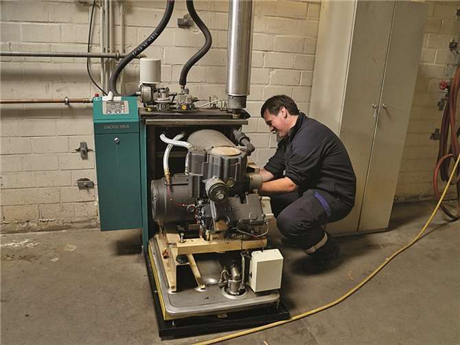 Lukas David macht eine Ausbildung zum Anlagenmechaniker.privat