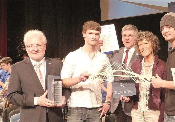 Lukas Finsterseifer und Marvin Kriechel bei der Preisverleihung. privat