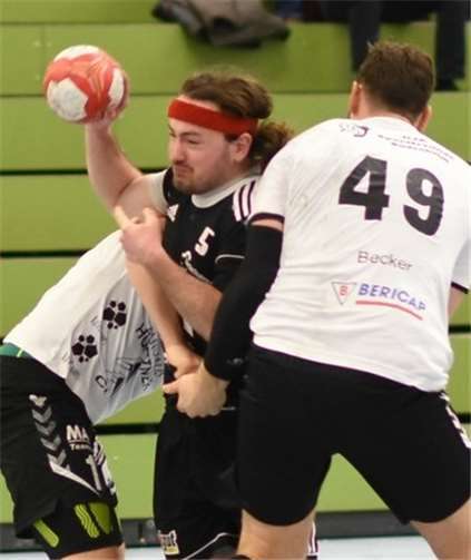 Lukas Helf schaltete nicht nur den Hauptangreifer aus, sondern zeigte auch im Angriff sein Können. Bernd Hunder