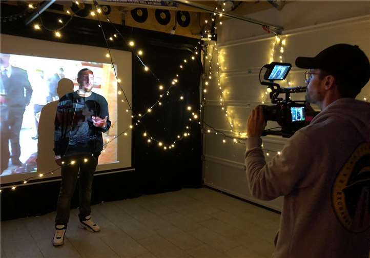 Lukas Hellenthal vor der Kamera.