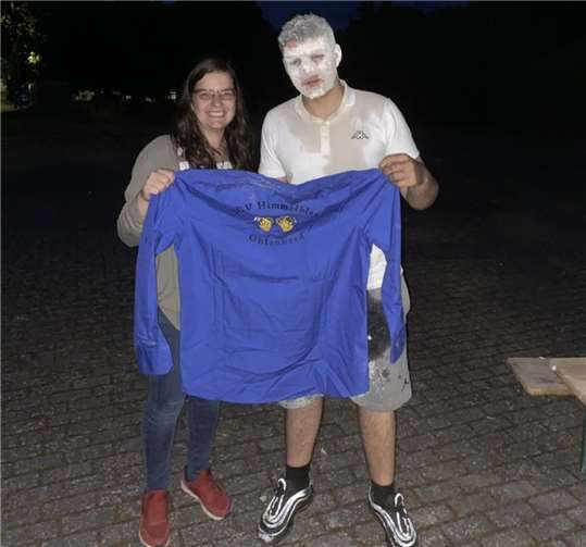 Lukas Kürsten (re.) ist in den Reihen des Junggesellenvereins „Himmelblau“ Ohlenhard aufgenommen worden. Foto: privat