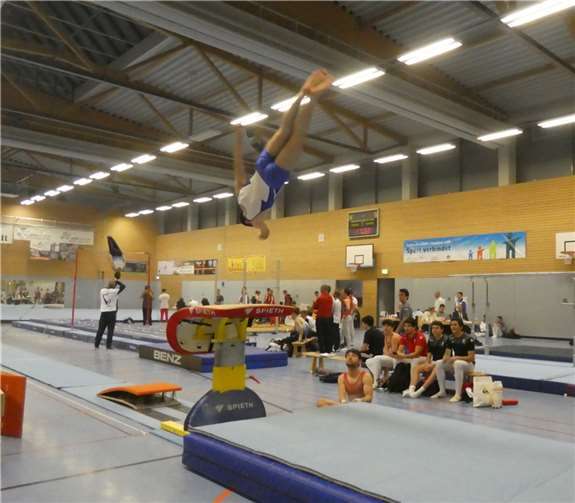 Lukas Müller in der Luft.