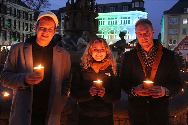 Lukas Otte, Alisha Scholl und Daniel Ferber engagierten sich ehrenamtlich für die gute Sache und untermalten die besondere Stimmung mit einfühlsamen Liedern.