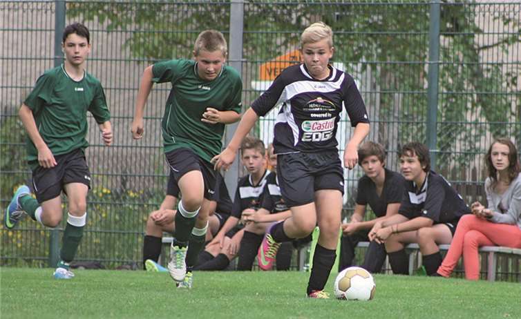 Luke Huther (r.) steuerte einen Doppelpack zum deutlichen Startsieg bei.privat