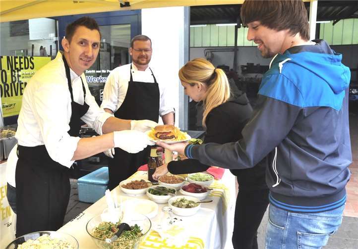 Lukullische Köstlichkeiten servierte Thomas Kucharski von „Catering Angelus“ aus Niederzissen. Fotos: Bernd Schmitz