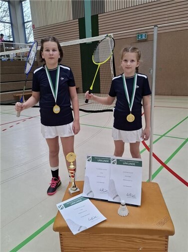 Luna (li.) und Frieda Haevescher beim letzten Turnier der Mini-Cup Serie.  Foto: privat