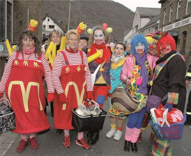 Lusitge Clowngesichter und Fritten in Ahrbrück.
