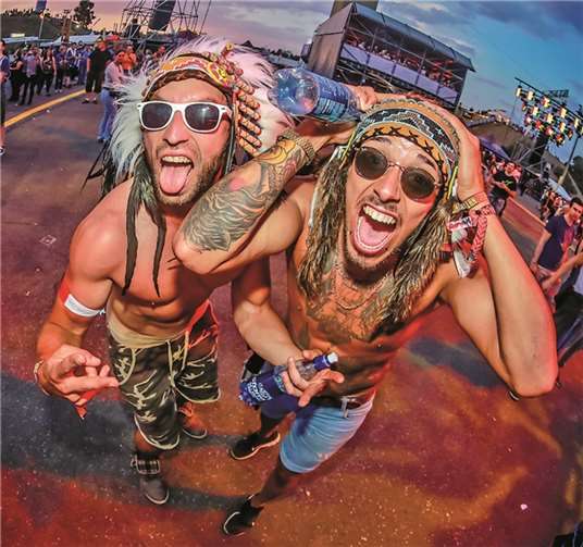 Lustige und ausgefallene Kostüme gehören jedes Jahr zu Nature One dazu.