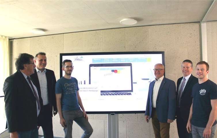 Lutz Breidbach und Ruben Auer erläuterten die Vorzüge der neuen VG-Homepage. Foto: privat