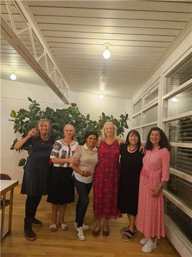 M. Briem erklärte den Brauch und Hintergrund der Kräuterweihe.  Foto: privat