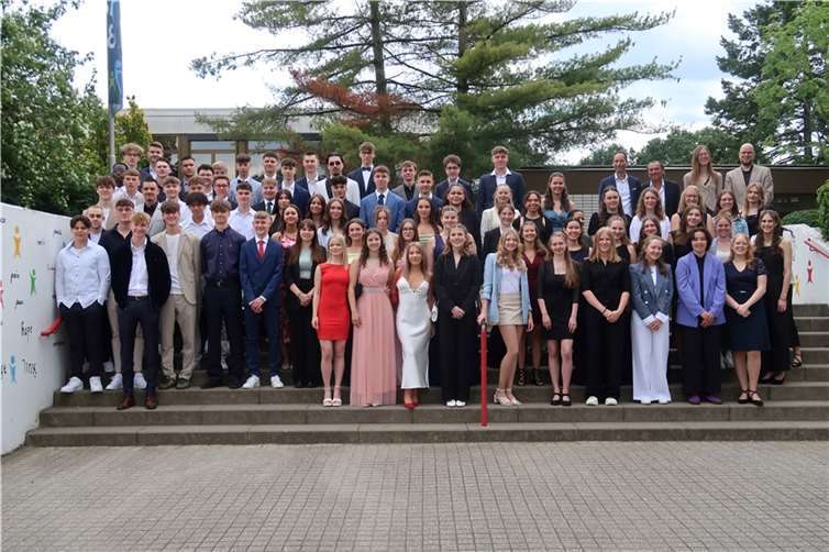 Nach 12 Runden im Ziel: Das Abitur „MABIOKART - nach 12 Runden im Ziel“ – unter diesem Motto stand die Verabschiedung der diesjährigen Abiturientia des Städtischen Gymnasiums Rheinbach im Rahmen einer feierlichen Entlassfeier. Foto: Claudia Spittel