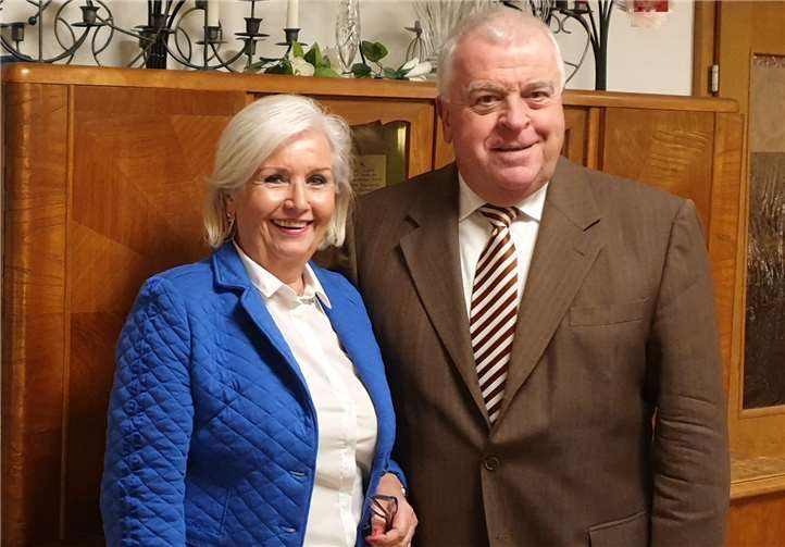 MDL Guido Ernst gratuliert der Vorsitzenden der CDU Senioren-Union, Ingeborg Bernards, und freut sich auf die Veranstaltungen 2020.Foto: privat