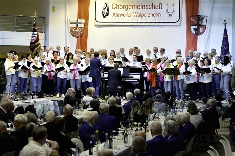 MFC Bad Neuenahr und Cäcilienchöre Heimersheim beim Kommersabend