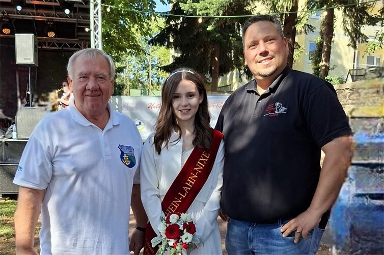 MK Vorsitzender Hans-Georg Schwamb mit Rhein-Lahn-Nixe Ida Maria I. und Andreas Birtel.