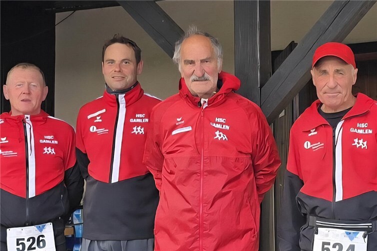 MÜRMESLAUF in ELLSCHEID - E. Kurtze - M. Fabry - D. Krämer - R. Hohl ( Coching ) und R. Gotto - Am Start über 5000 m.