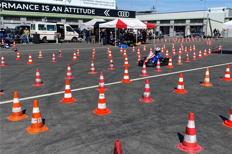 Mach1 - Cratos H Slalomkart im Parcours