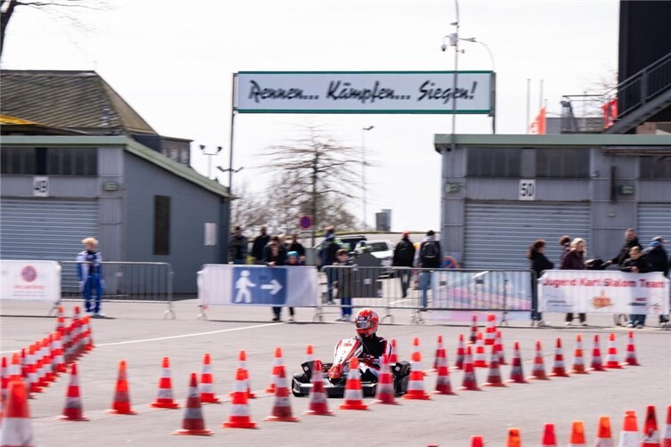 Mach1 - Cratos H Slalomkart im Parcours