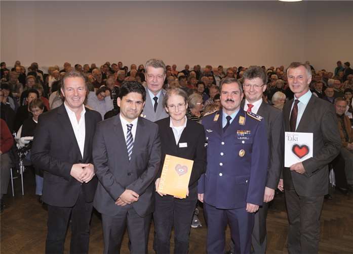 Machen sich gemeinsam stark, um über die Herzrhythmusstörungen aufzuklären (v.l.): Dr. Waldemar Bojara, Dr. Osman Balta, Prof. Dr. Andreas Markewitz, Maria Dahms (Deutsche Herzstiftung), Dr. Norbert Güttler, Dr. Dietmar Burkhardt und Dr. Norbert Kaul.