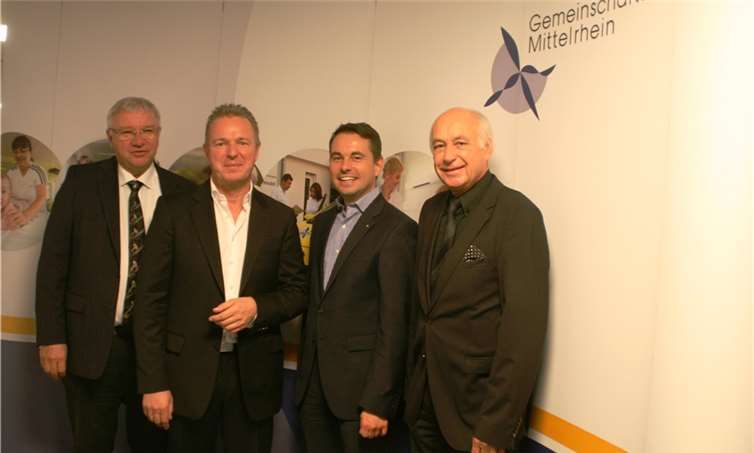 Machen sich stark für das Netzwerk zum zentralen Organ v. re.: Geschäftsführer Bernhard Mauel, Gesundheitsstaatssekretär David Langner, Chefarzt Dr. Waldemar Bojara und Oberbürgermeister Prof. Dr. Joachim Hofmann-Göttig.Privat