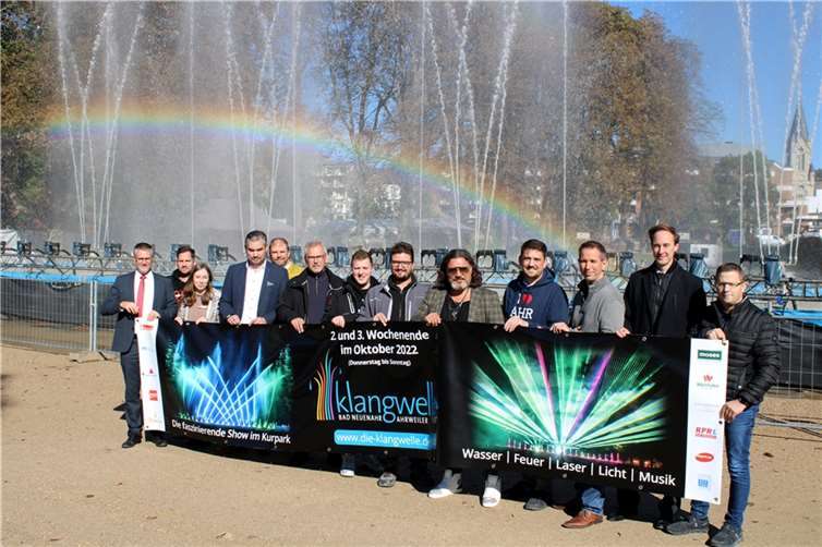 Macher, Veranstalter, Sponsoren und Partner freuen sich auf die musikalische Weltreise der Klangwelle 2022.  Foto: DU