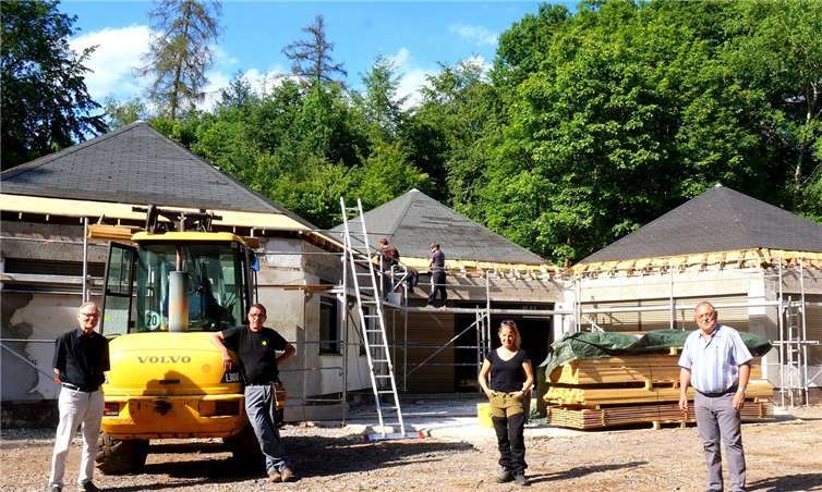 Machten sich ein Bild vom Fortschritt der Saniereung (v.l.): Herbert Speyerer, Volker Kersten, Christine Graef, Günther Bomm. Foto: privat