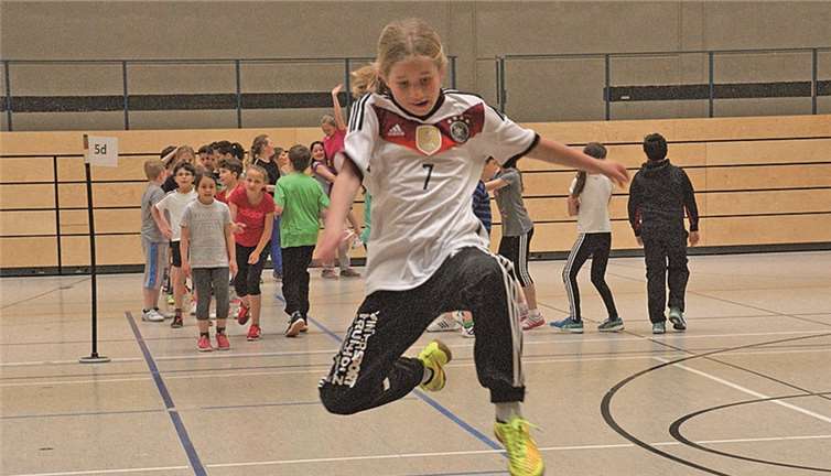 Mächtig ins Zeug legten sich die fünften Klassen des Sinziger Rhein-Gymnasiums, um die Zwergenolympiade und ein Frühstück mit Schulleiter Dieter Lehmann zu gewinnen. privat