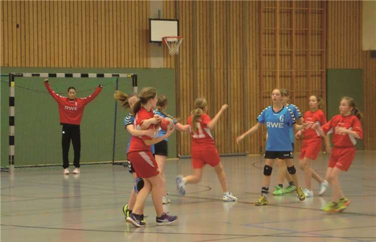 Mädchen-Handball der C-Jugend begeistert die Zuschauer. privat