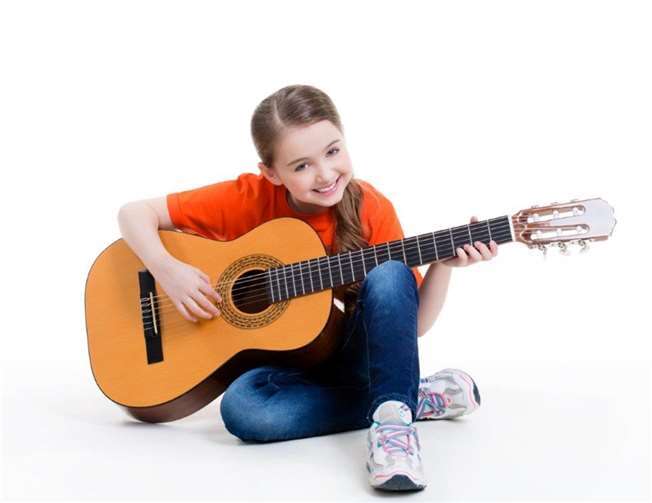 Mädchen mit Gitarre.KMS