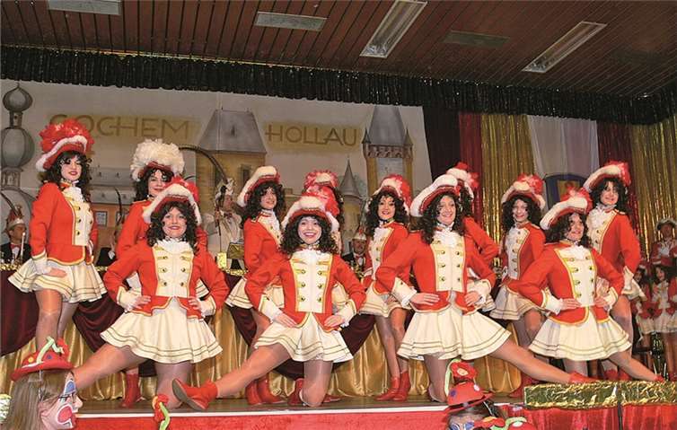 Mädels und Tanzdarbietung der CKG-Prinzengarde sind auch in 2015 eine wahre Augenweide.