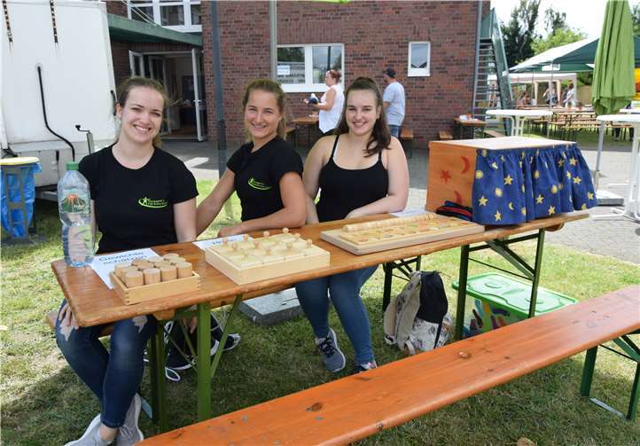 Mädels von KSB Rhein-Sieg boten bunte Spiele für Kinder an.