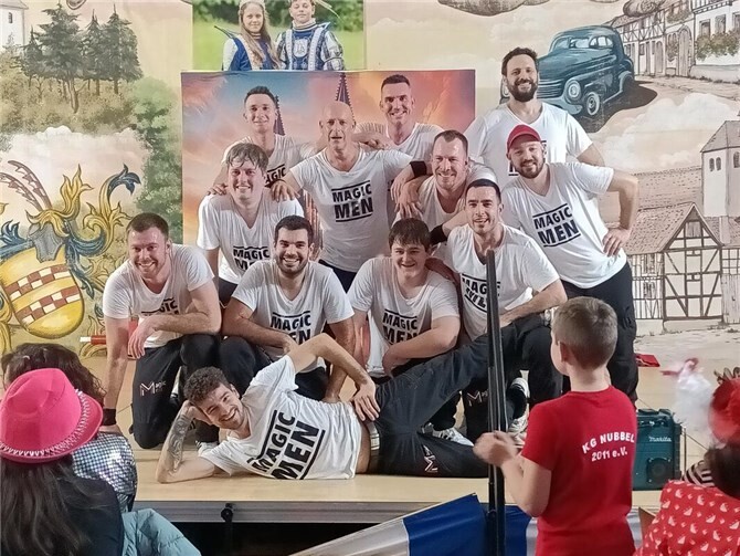 Männer-Showtanzgruppe „MagicMen“ der „KG Nubbel 2011 e.V.“.
