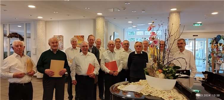 Männerchor Remagen beim Frühlingsmarkt im Curanum.  Foto: Otto Lembke