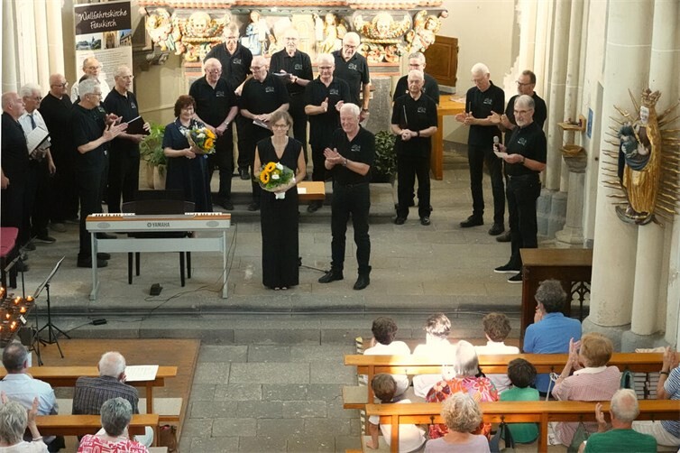 Männerchor Thür mit Ruth Bergweiler (Solistin) und Beate Michel (Pianistin).