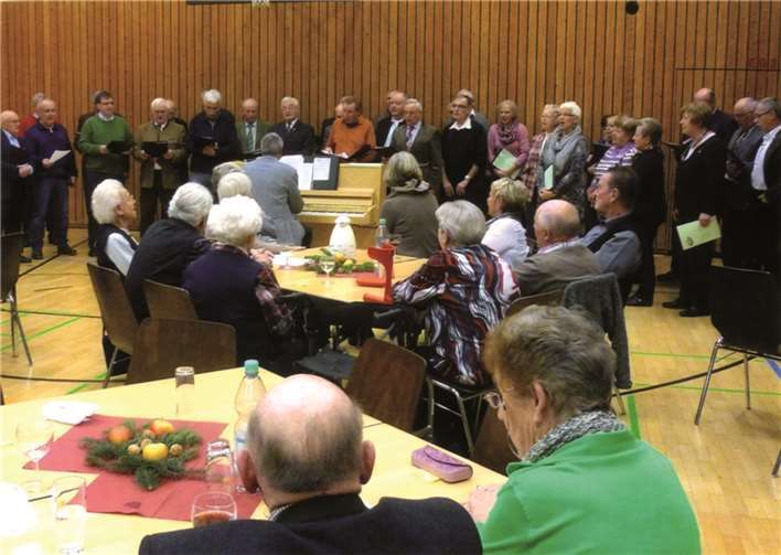 Männergesangverein und Kirchenchor sangen zum Abschluss gemeinsam.privat