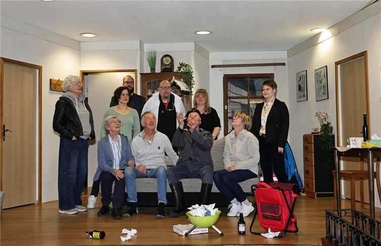 „Männergrippe“, der Theaterverein ist gut aufgelegt.