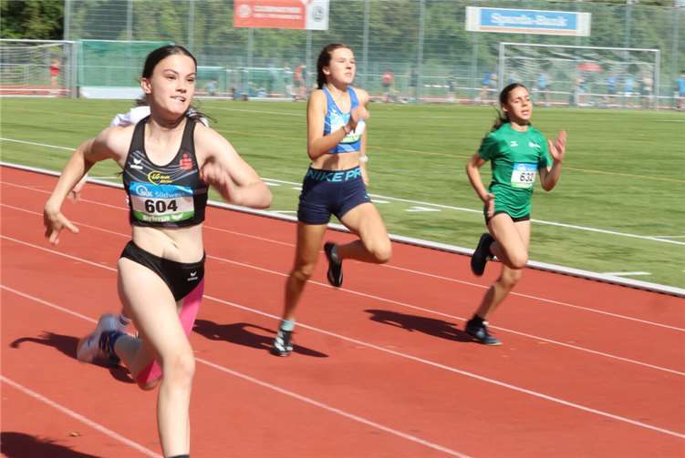 Magdalena Schuh beim 75m-Sprint (Startnummer 604).  Foto: Jens Fahrenbruch
