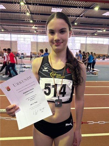 Magdalena Schuh nach der Siegerehrung im Weitsprung.