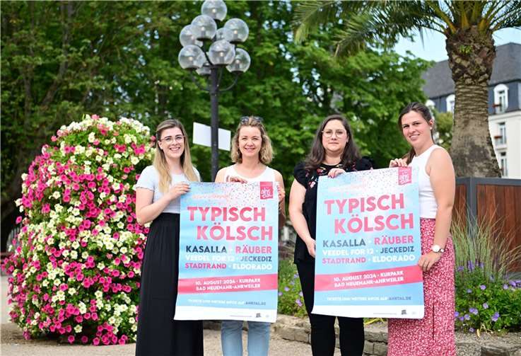 Magdalena Zingsheim (l.), Saskia Neumann (2v.l.) und Carola Welsch (r.) von der Marketing GmbH trafen sich mit Vanessa Creuzberg vom FAK (2.v.r.).  Foto: Martin Gausmann