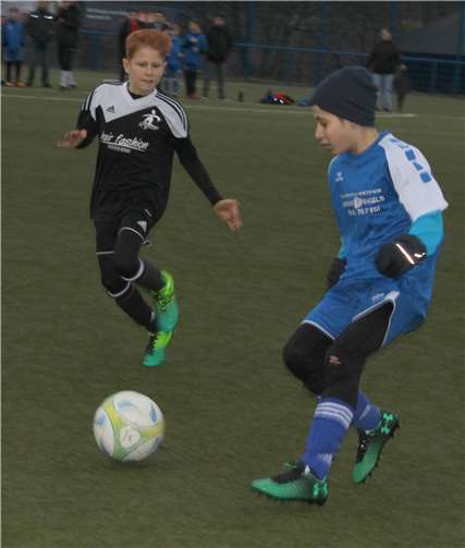 Magnus Hanke beim Zweikampf.