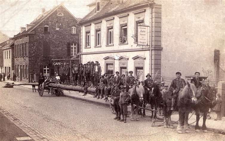 Maibaumaufstellen 1936. privat