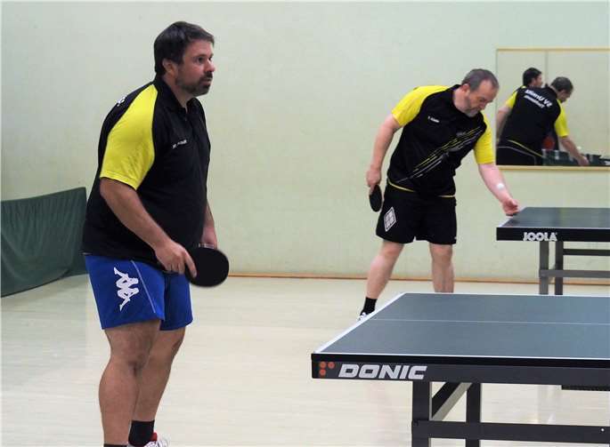 Maik Braun (vorn9 und Thomas Klein holten in der 1. Freizeitklasse Siege im Einzel für den SV Urmitz.SV Urmitz