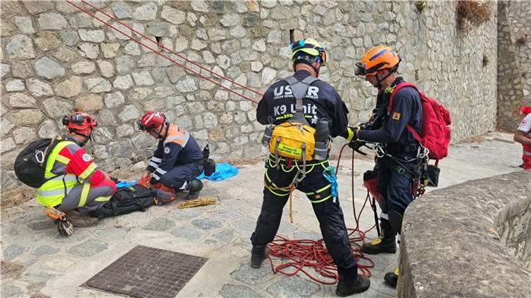 Maik Lampert mit Hilfskräften aus Ungarn, Italien und Schottland.