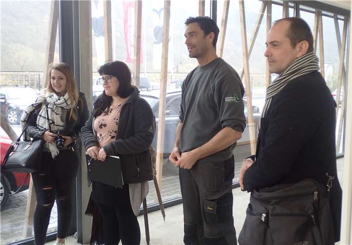 Maik Rönnefarth (Mitte) erläuterte seine Leidenschaft zum Handwerk.