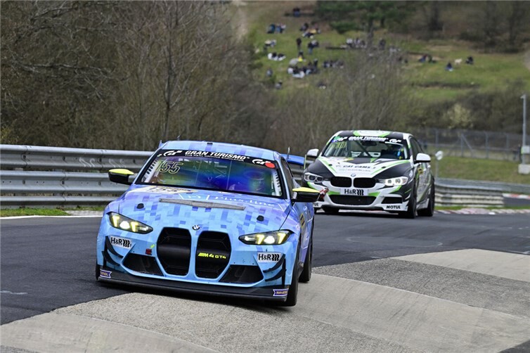 Maik Rönnefarth und Tobias Wahl, die gemeinsam mit Christian Konnerth den BMW M4 GT4 auf Rang drei in der SP10 pilotierten.
